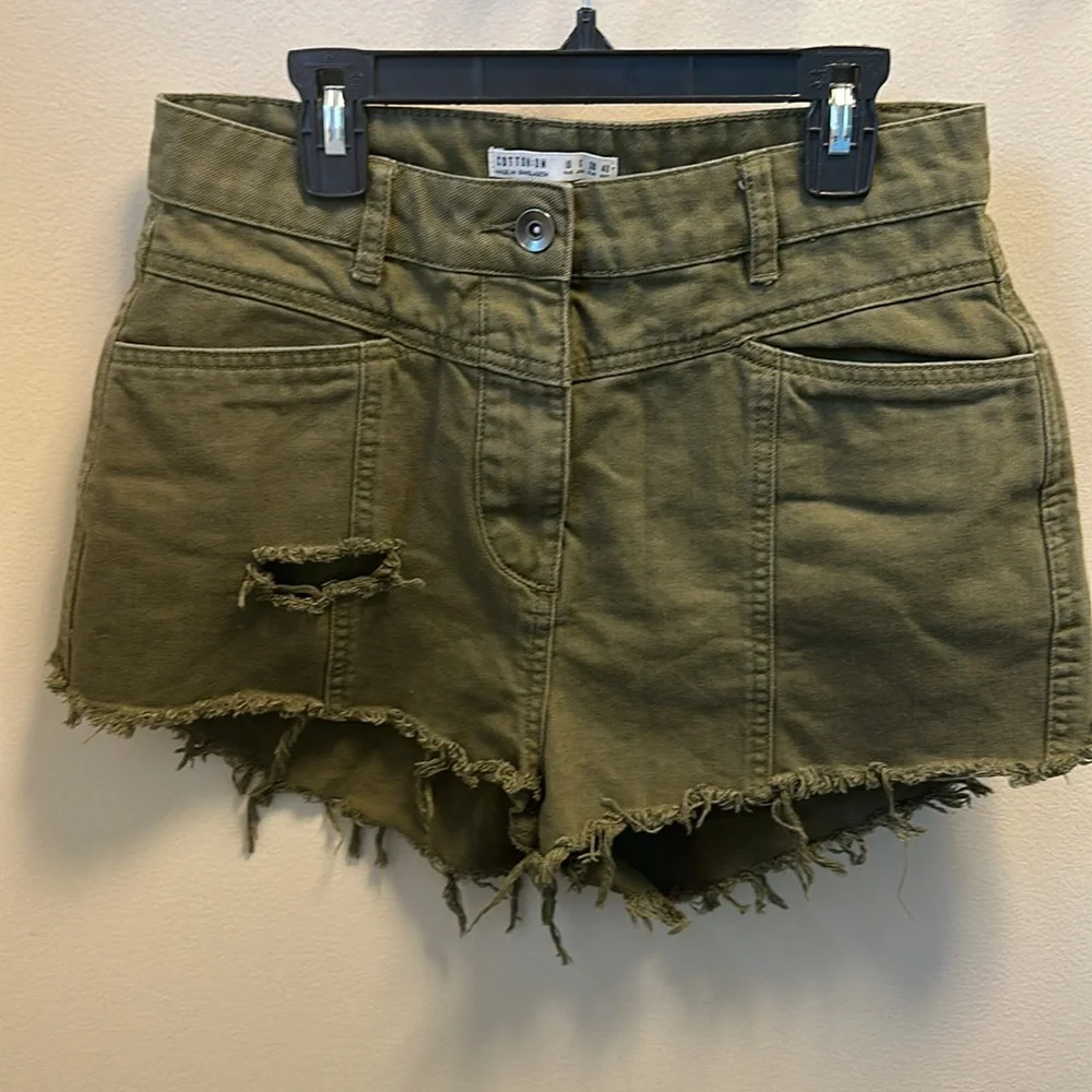 Cotton On Distressed Jean shorts women’s size 6